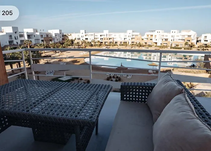 Swan Lake, 3 Bedrooms, Roof Apartment *