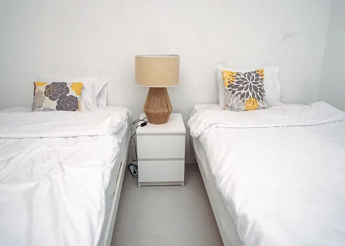 Swan Lake, 3 Bedrooms, Roof